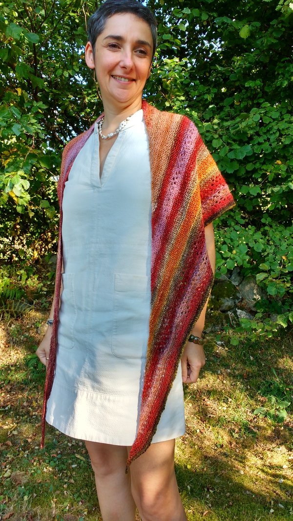 fait main, handmade, handknit shawl, laine filée main, handspun yarn